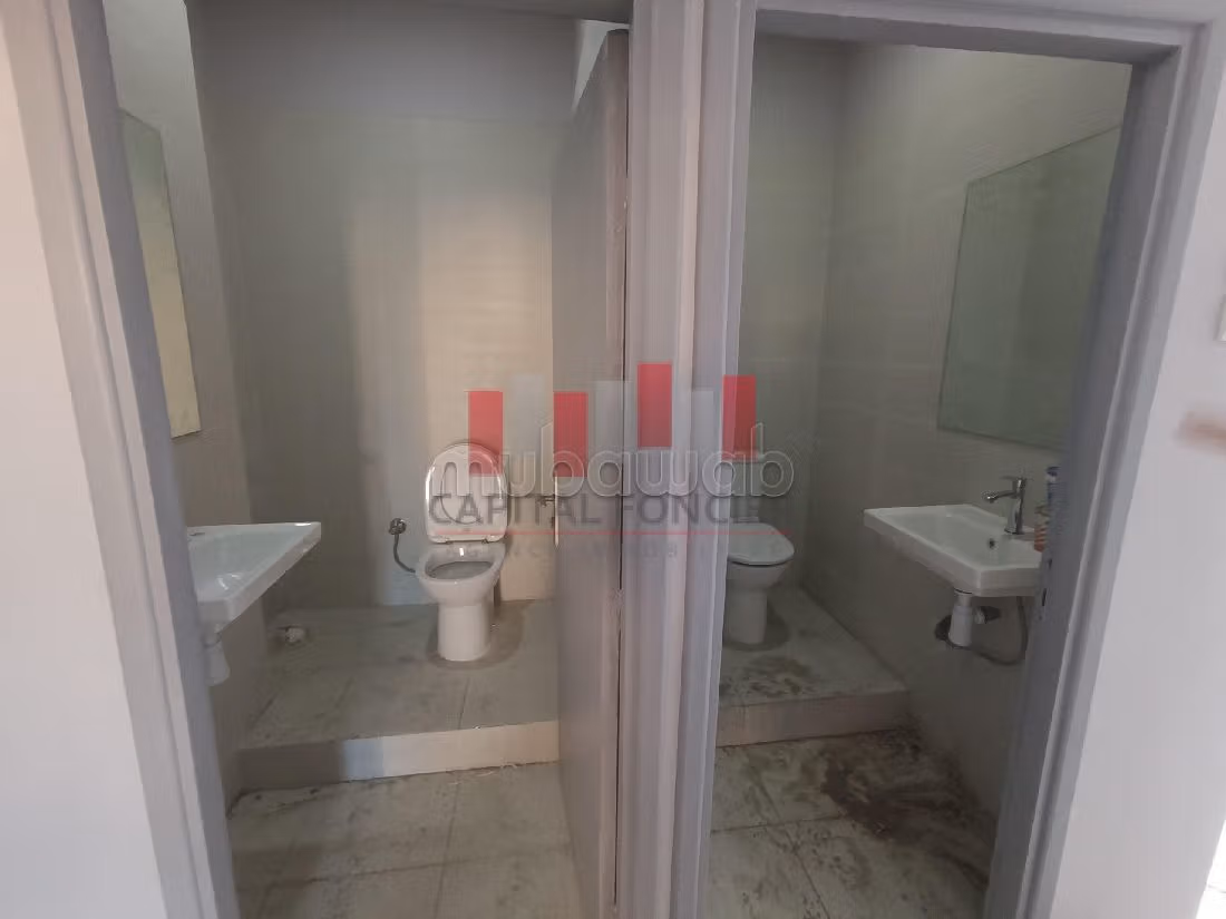 Ufficio in affitto a Centre Ville. Superficie di 270 m²