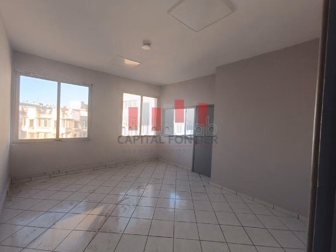 Ufficio in affitto a Centre Ville. Superficie di 270 m²