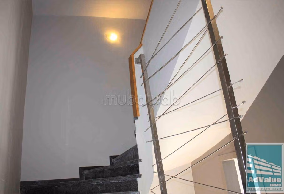 Ufficio disponibile in affitto a Hay Hassani. Superficie 3000 m². Splendido terrazzo. 