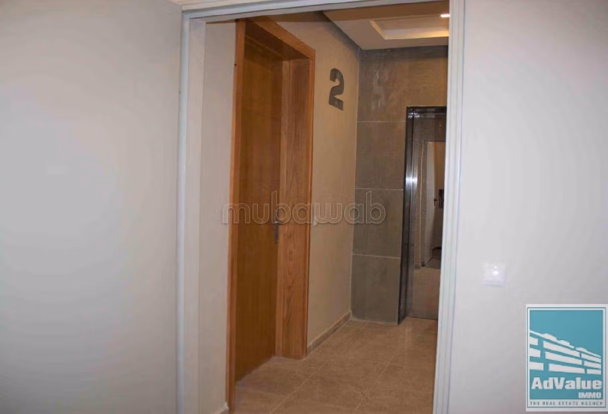 Ufficio disponibile in affitto a Hay Hassani. Superficie 3000 m². Splendido terrazzo. 