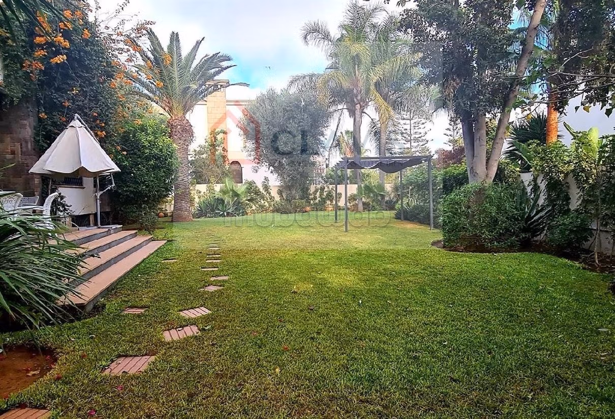 Maestosa villa in affitto a Californie. Superficie 1200 m². ammobiliato.