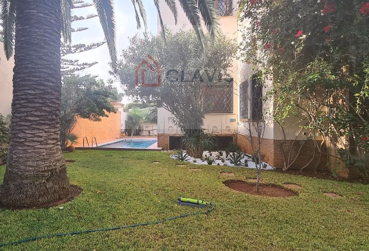 Maestosa villa in affitto a Californie. Superficie 1200 m². ammobiliato.