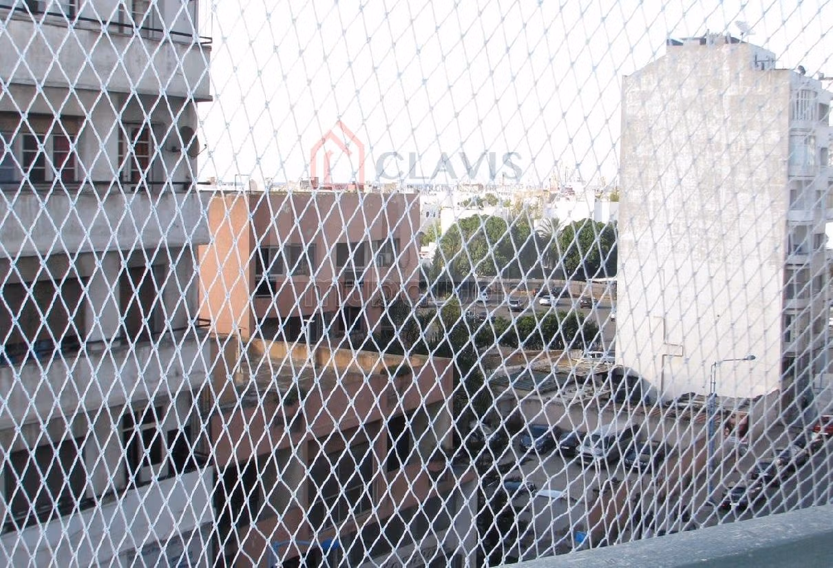 شقة جميلة للبيع بوسط المدينة. 3 غرف ممتازة. شرفة ومصعد