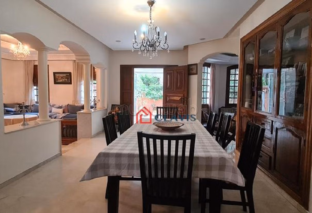 Maestosa residenza di lusso in vendita a Laymoune. 9 ampi locali. Giardino e terrazzo