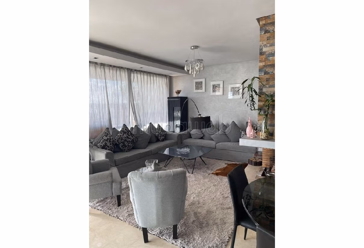 Bel appartement la ville verte Bouskoura front de Golf