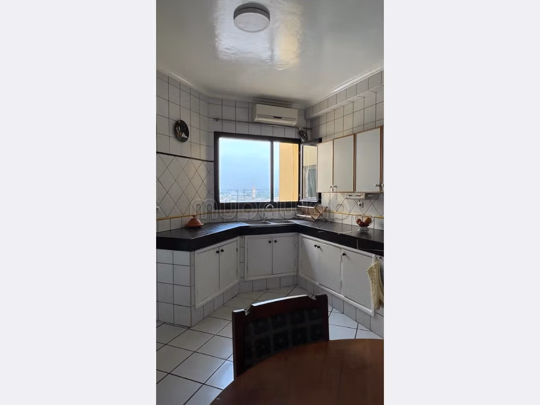 Splendido appartamento da acquistare a Oulfa. 4 camere da letto. Salotto marocchino e antenna parabolica