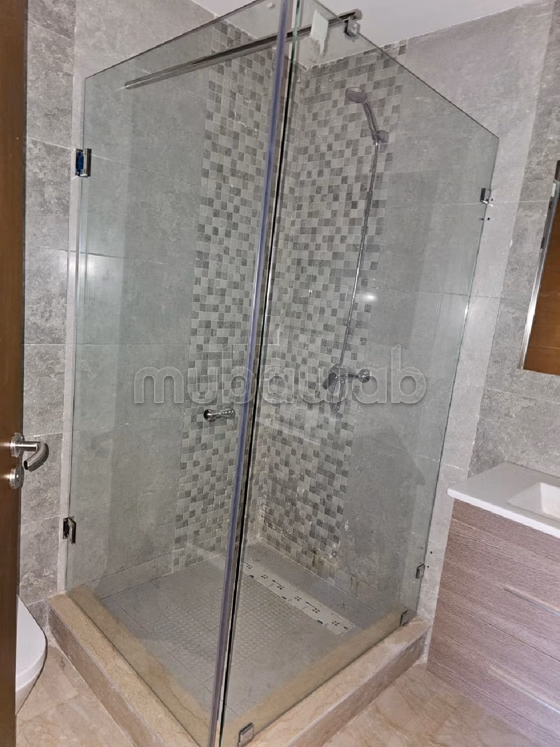 شقة للشراء بحي كاليفورنيا. 2 غرف رائعة. مصعد متوفر.