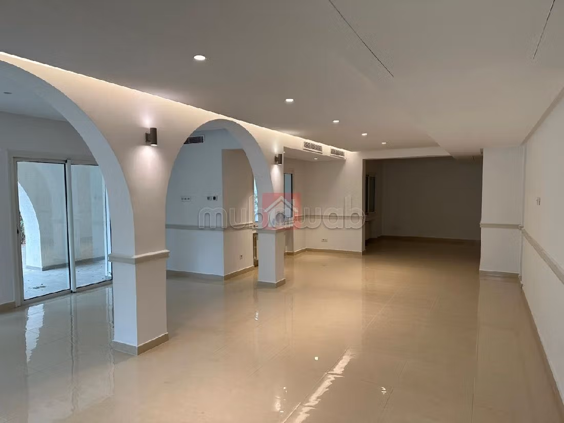 Magnificent villa for rent in Carthage. Large area 500 m². Residence with swimming pool, Air conditioning. 