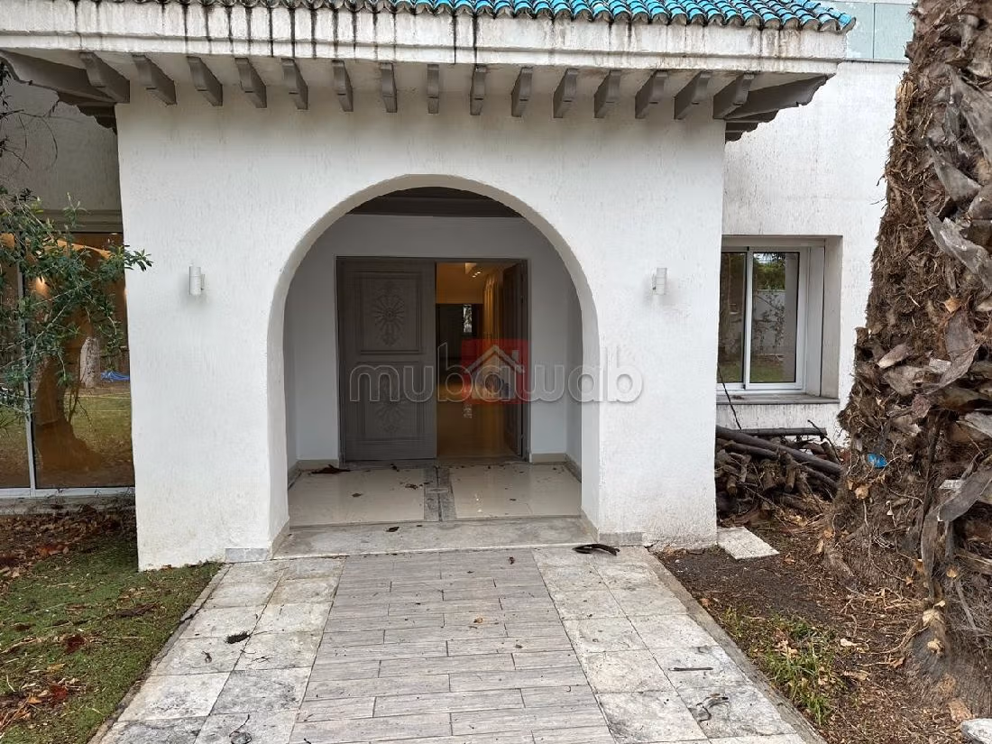 Magnificent villa for rent in Carthage. Large area 500 m². Residence with swimming pool, Air conditioning. 