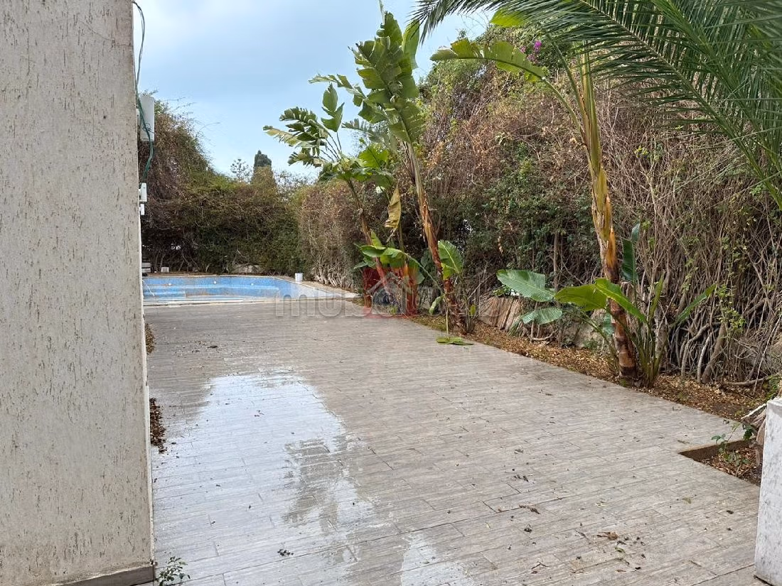 Magnificent villa for rent in Carthage. Large area 500 m². Residence with swimming pool, Air conditioning. 