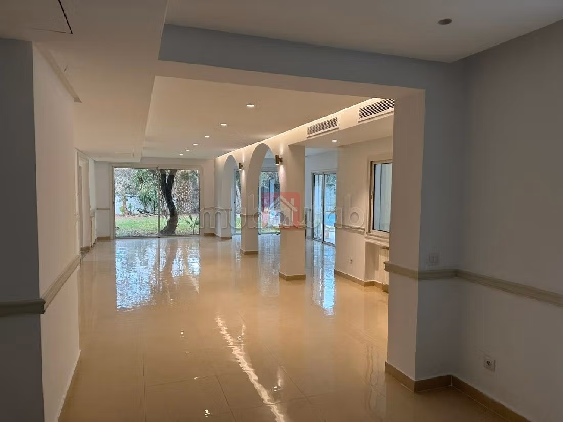 Magnificent villa for rent in Carthage. Large area 500 m². Residence with swimming pool, Air conditioning. 