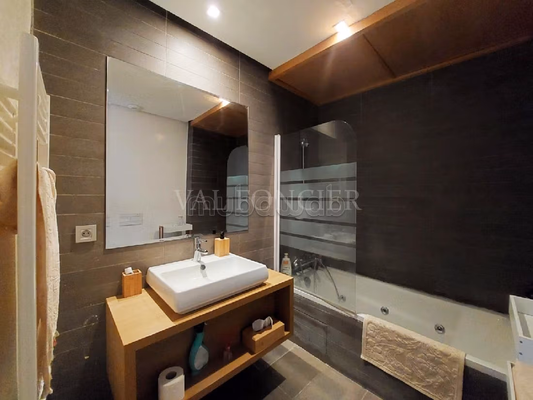 Location studio meublé spacieux avec accès direct à la plage Ain Diab, Casablanca