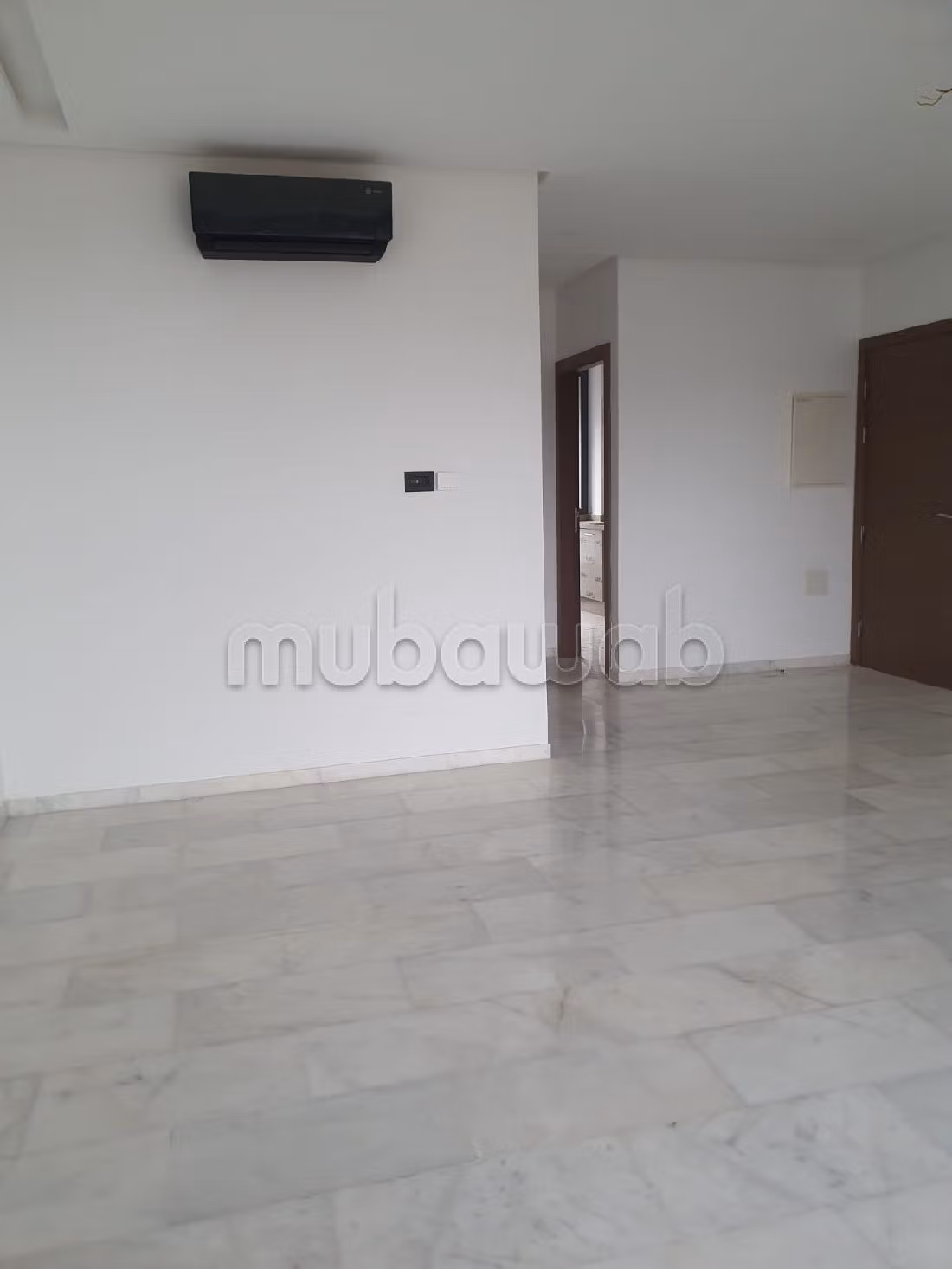 Joli appartement vide à louer à CFC