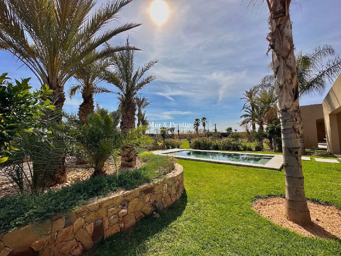 Villa's en luxe woningen om te kopen. Oppervlakte 1000 m². Verkoelend zwembad. 