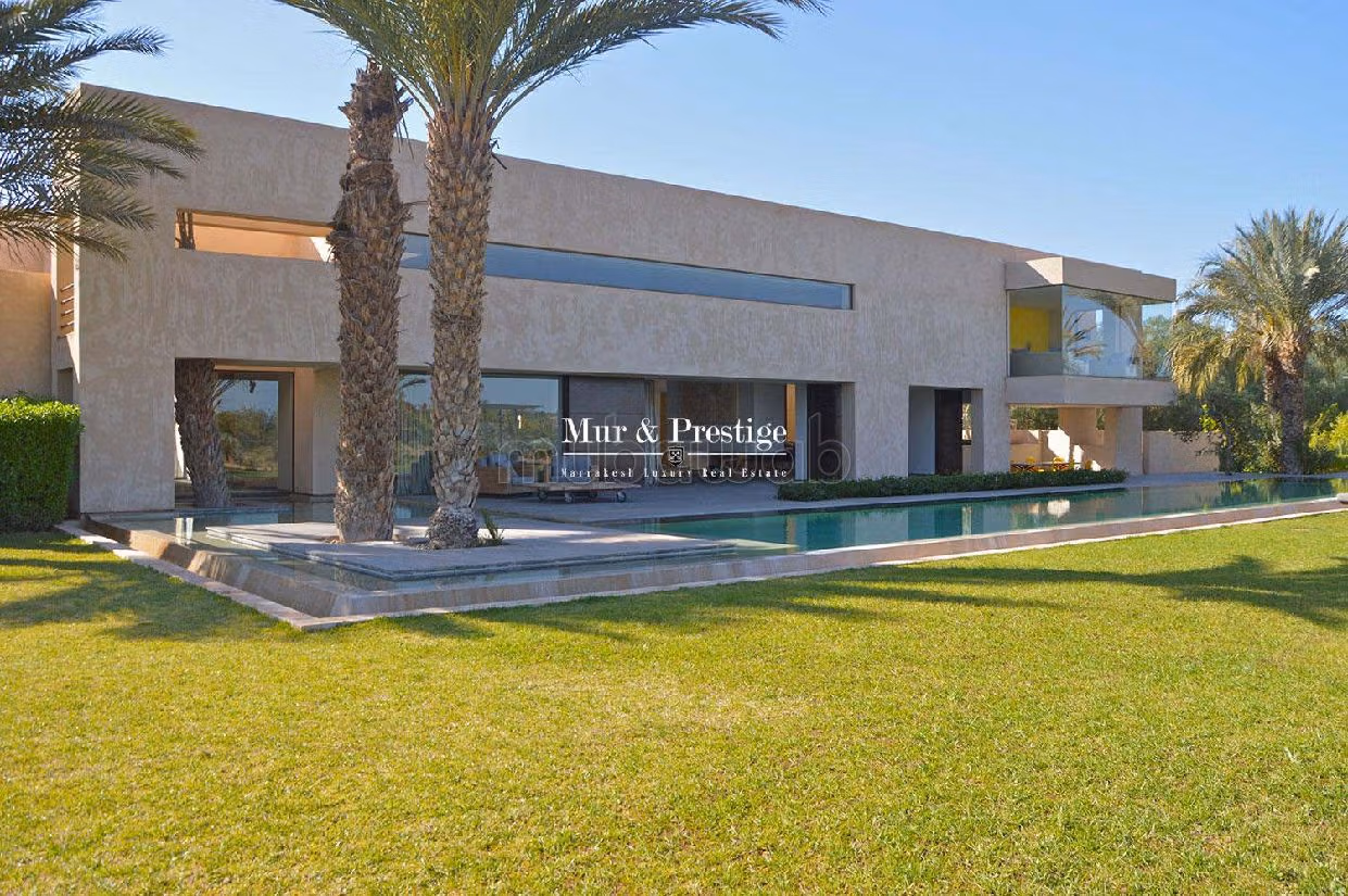 High quality house for sale in Ennakhil Palmeraie. Dimension 1200 m². Green area, Balcony