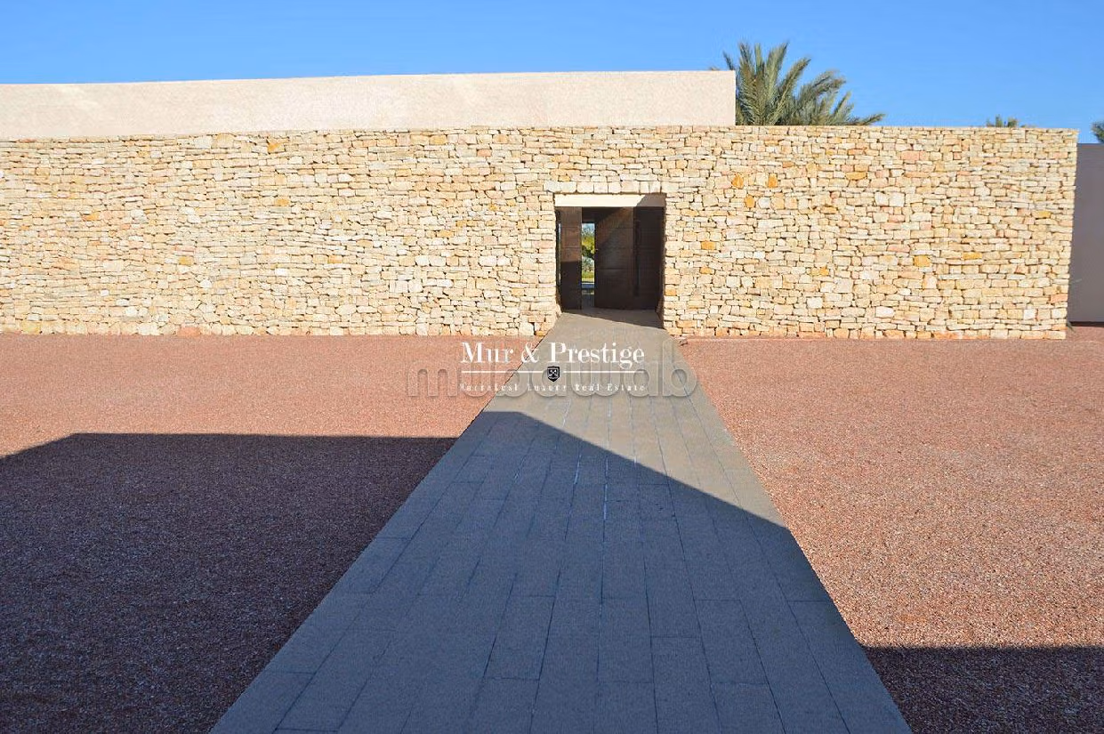 High quality house for sale in Ennakhil Palmeraie. Dimension 1200 m². Green area, Balcony