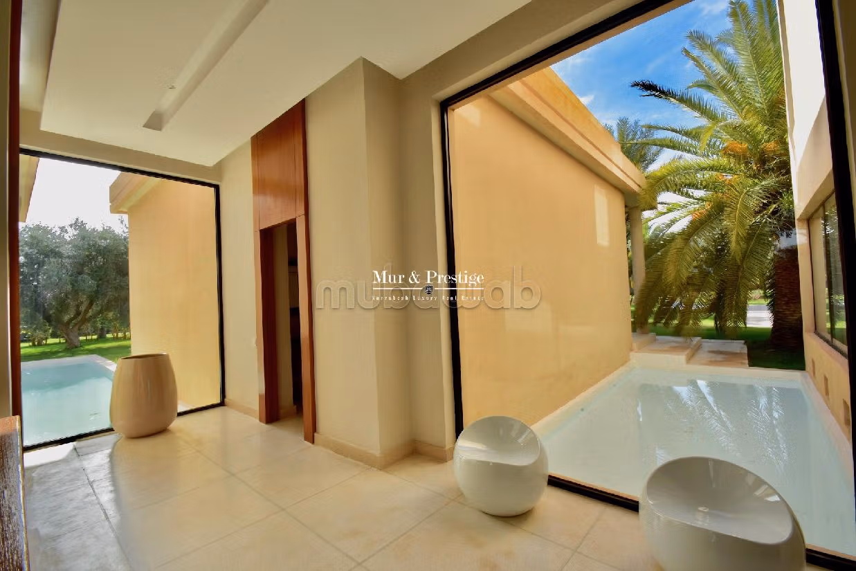 فيلا ممتازة للبيع بمراكش. 5 غرف. مسبح و مدفأة. 