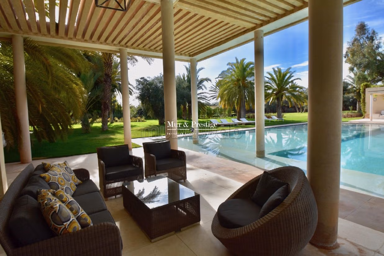 فيلا ممتازة للبيع بمراكش. 5 غرف. مسبح و مدفأة. 