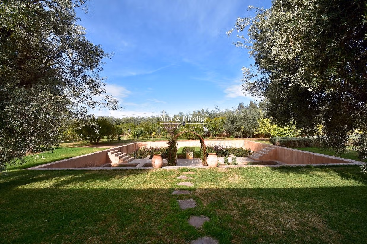 فيلا ممتازة للبيع بمراكش. 5 غرف. مسبح و مدفأة. 