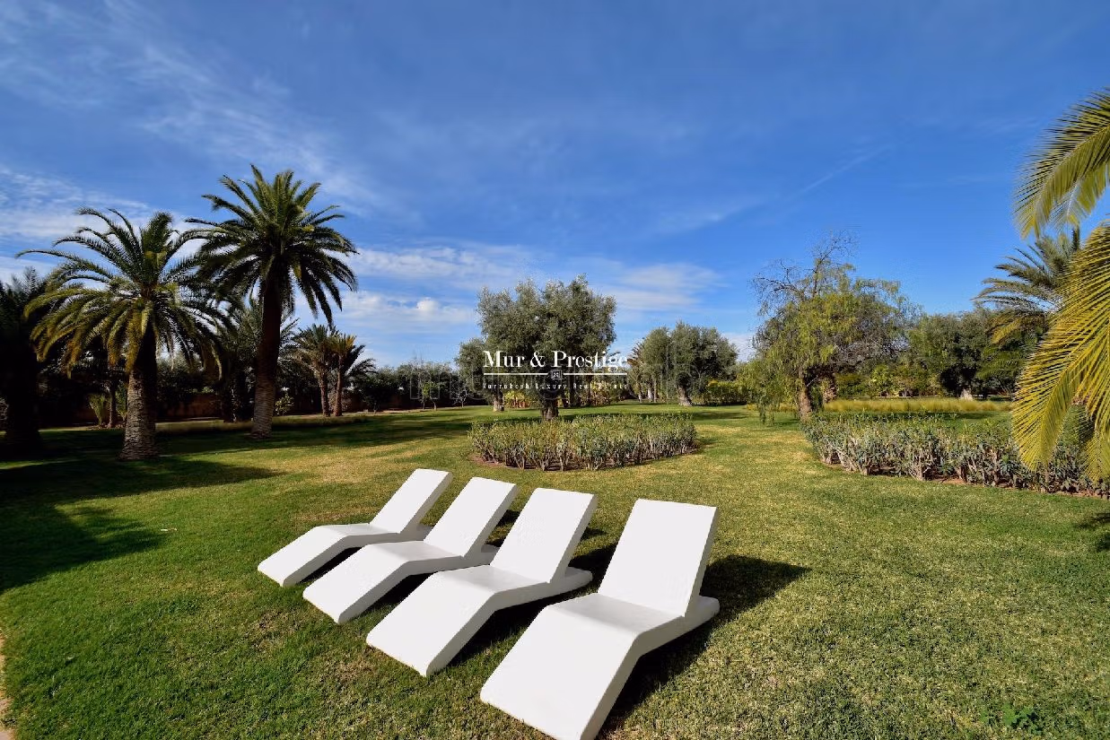 فيلا ممتازة للبيع بمراكش. 5 غرف. مسبح و مدفأة. 