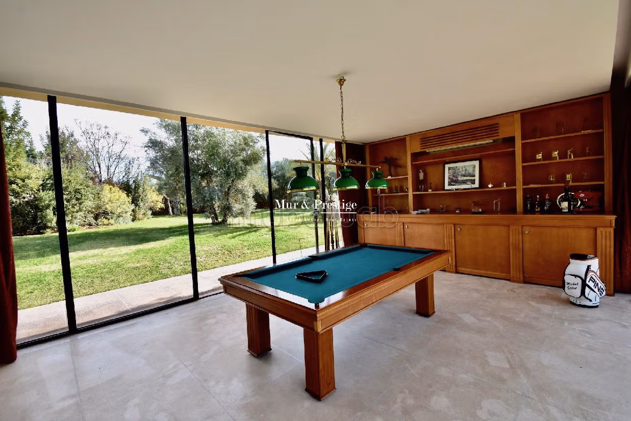 فيلا ممتازة للبيع بمراكش. 5 غرف. مسبح و مدفأة. 