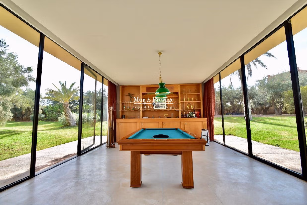 فيلا ممتازة للبيع بمراكش. 5 غرف. مسبح و مدفأة. 