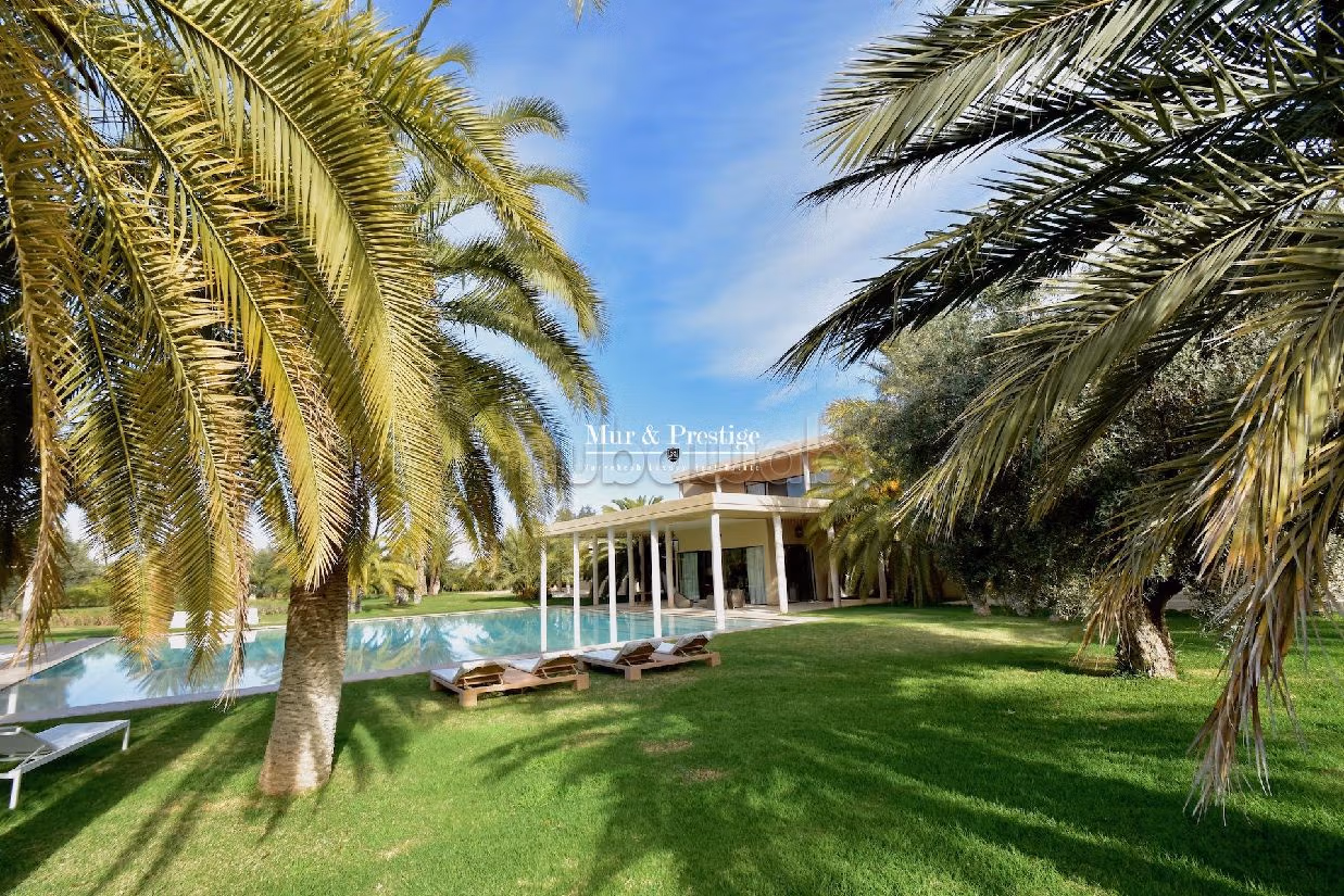 فيلا ممتازة للبيع بمراكش. 5 غرف. مسبح و مدفأة. 