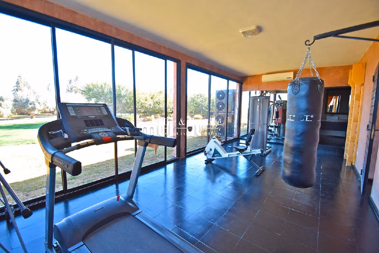 Vendita villa di lusso a Route de l'Ourika. 10 camere da letto. Camino e piscina