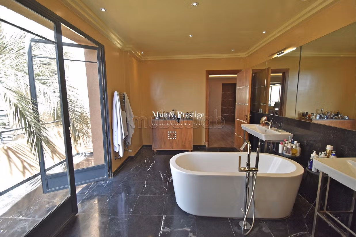 Fabulous villa for sale in Amelkis. 7 rooms. Usable fireplace, Large swimming pool. 