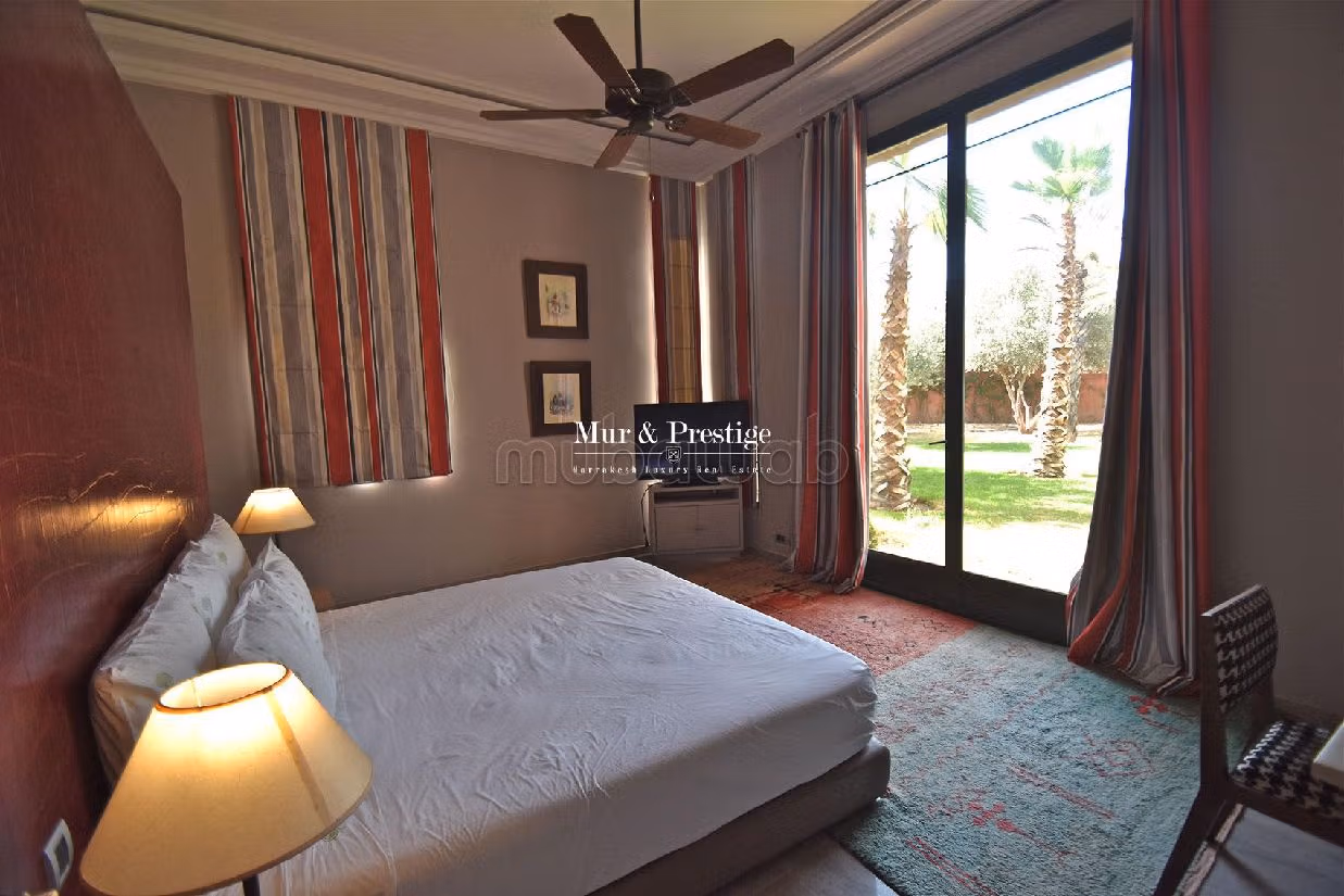 Fabulous villa for sale in Amelkis. 7 rooms. Usable fireplace, Large swimming pool. 