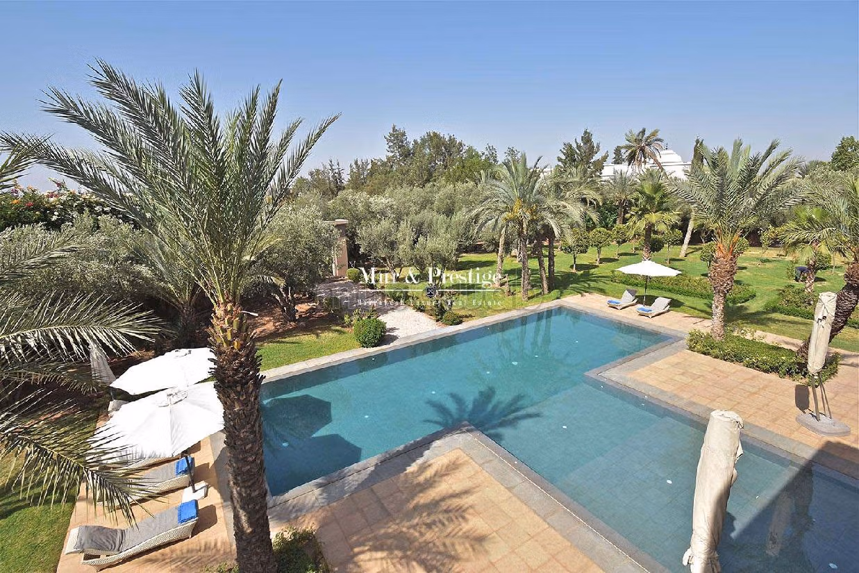 Fabulous villa for sale in Amelkis. 7 rooms. Usable fireplace, Large swimming pool. 
