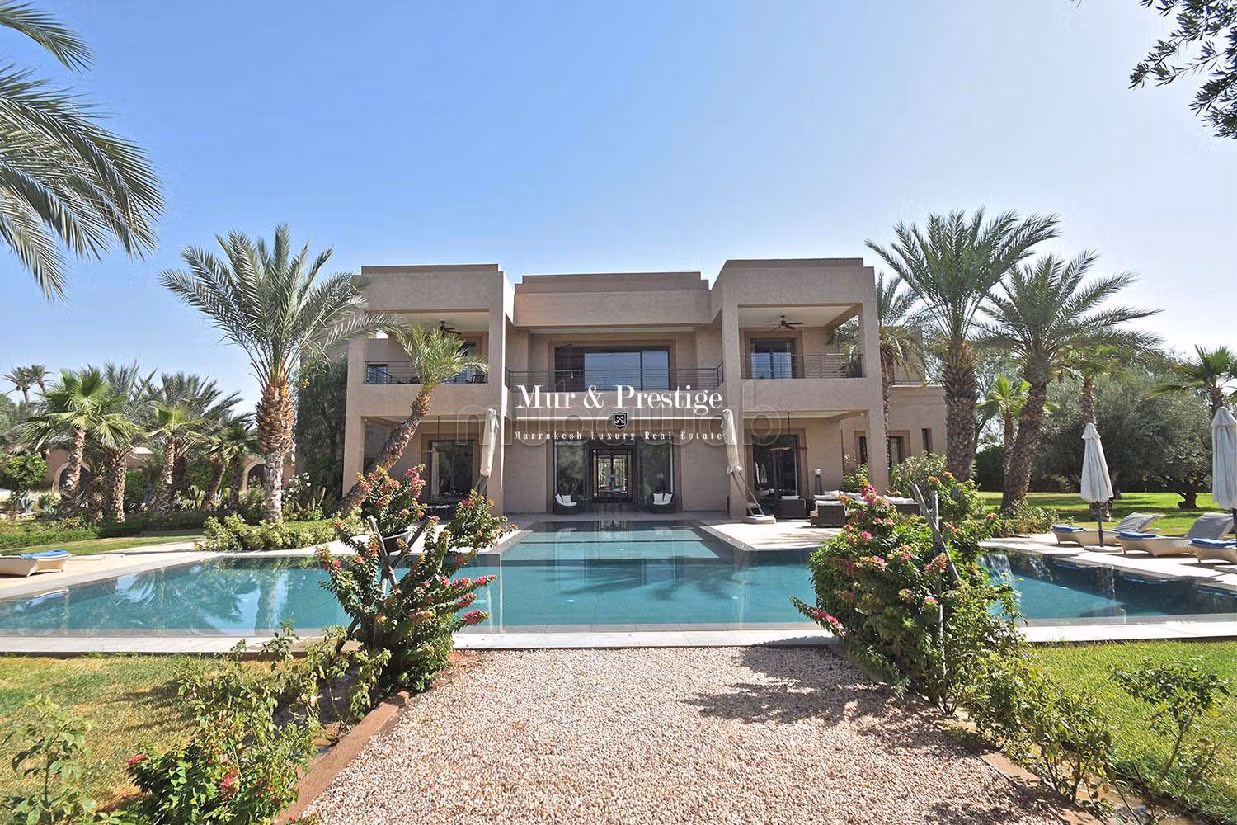 Fabulous villa for sale in Amelkis. 7 rooms. Usable fireplace, Large swimming pool. 