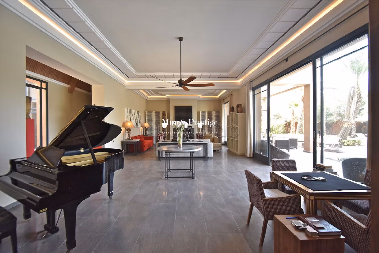 Fabulous villa for sale in Amelkis. 7 rooms. Usable fireplace, Large swimming pool. 