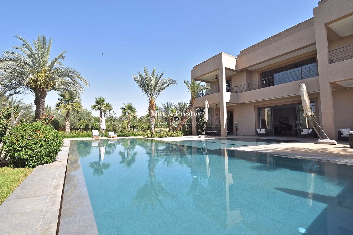 Fabulous villa for sale in Amelkis. 7 rooms. Usable fireplace, Large swimming pool. 