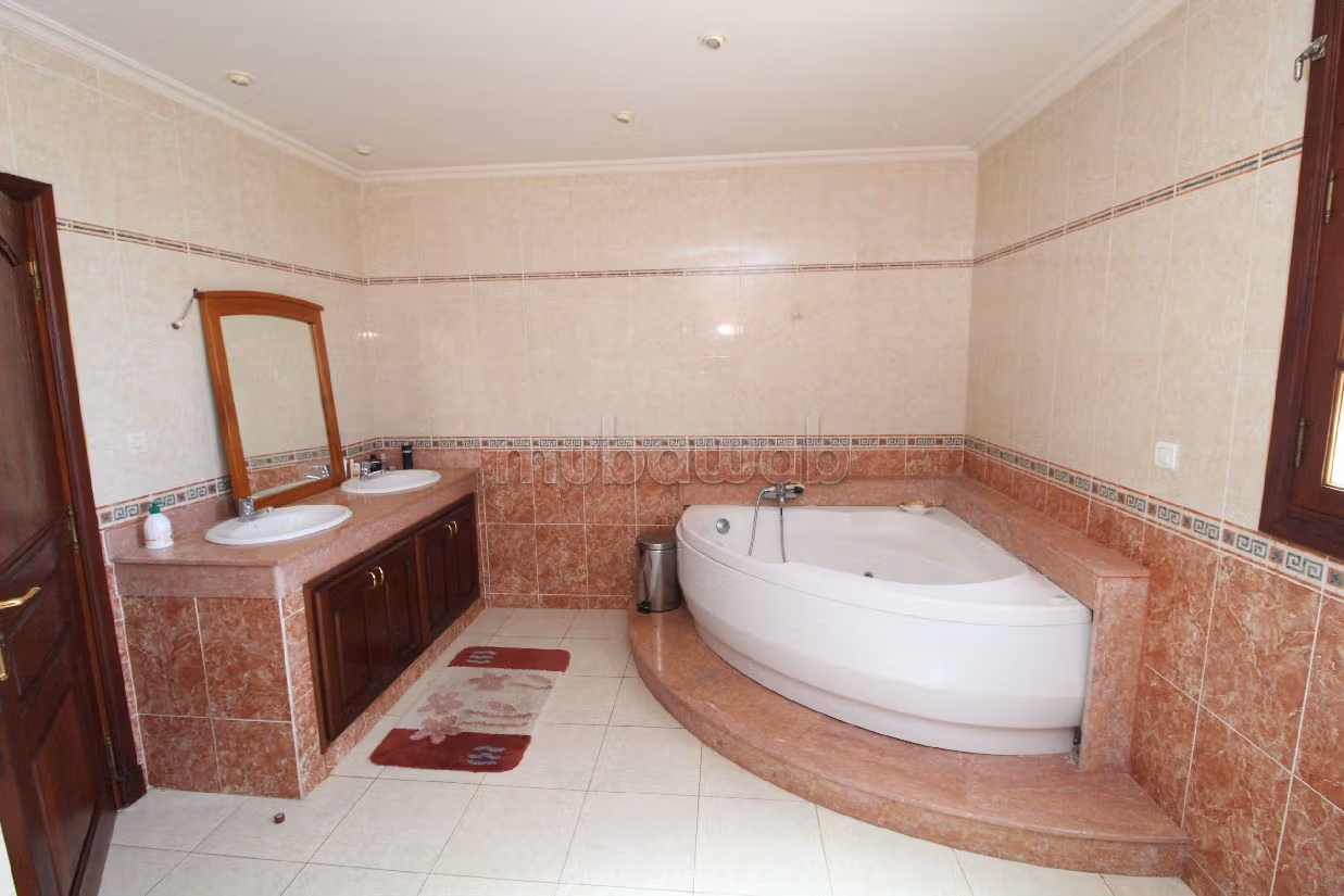 Luxury villa for sale. 8 large living areas. Green area, Balcony. 