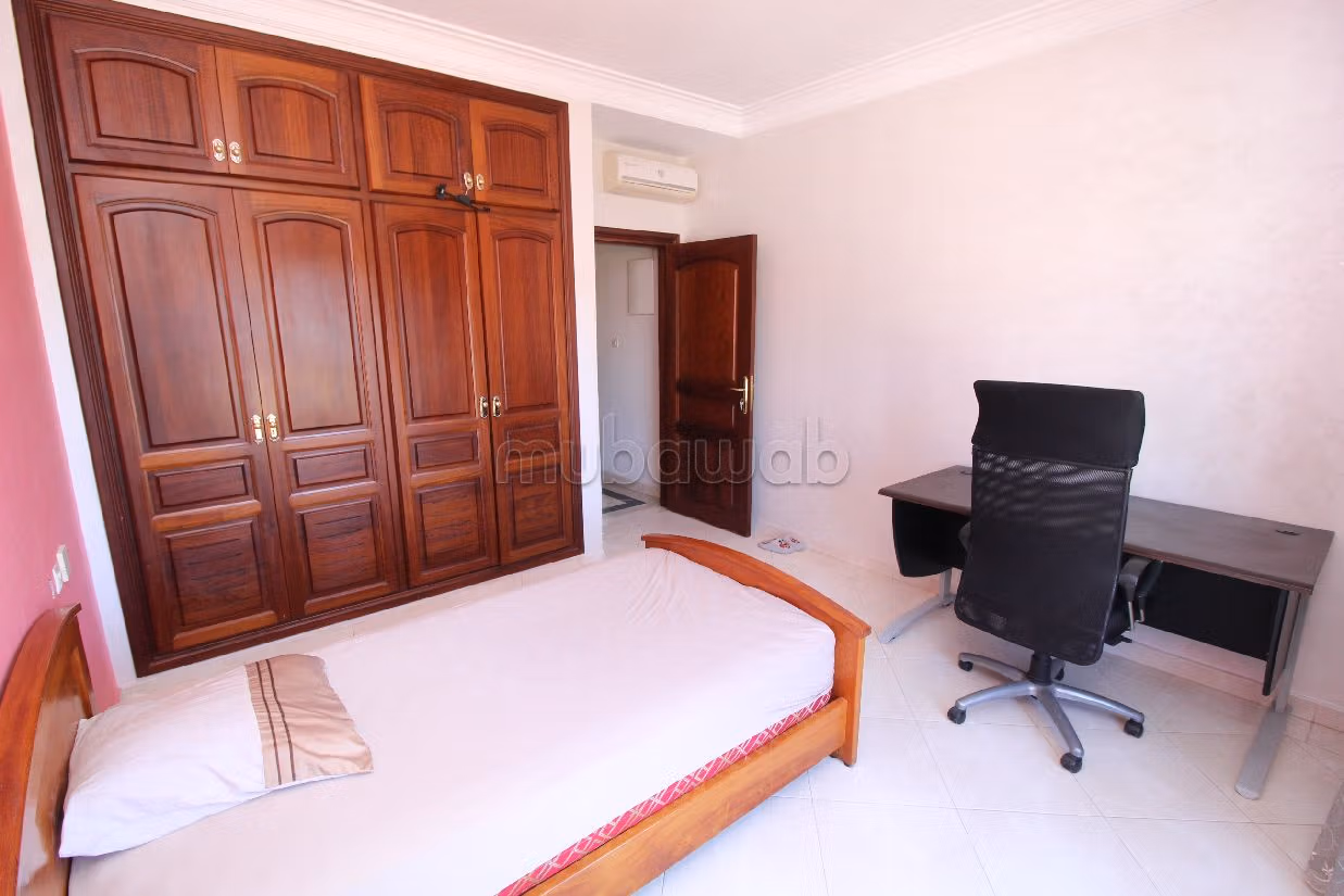 Luxury villa for sale. 8 large living areas. Green area, Balcony. 