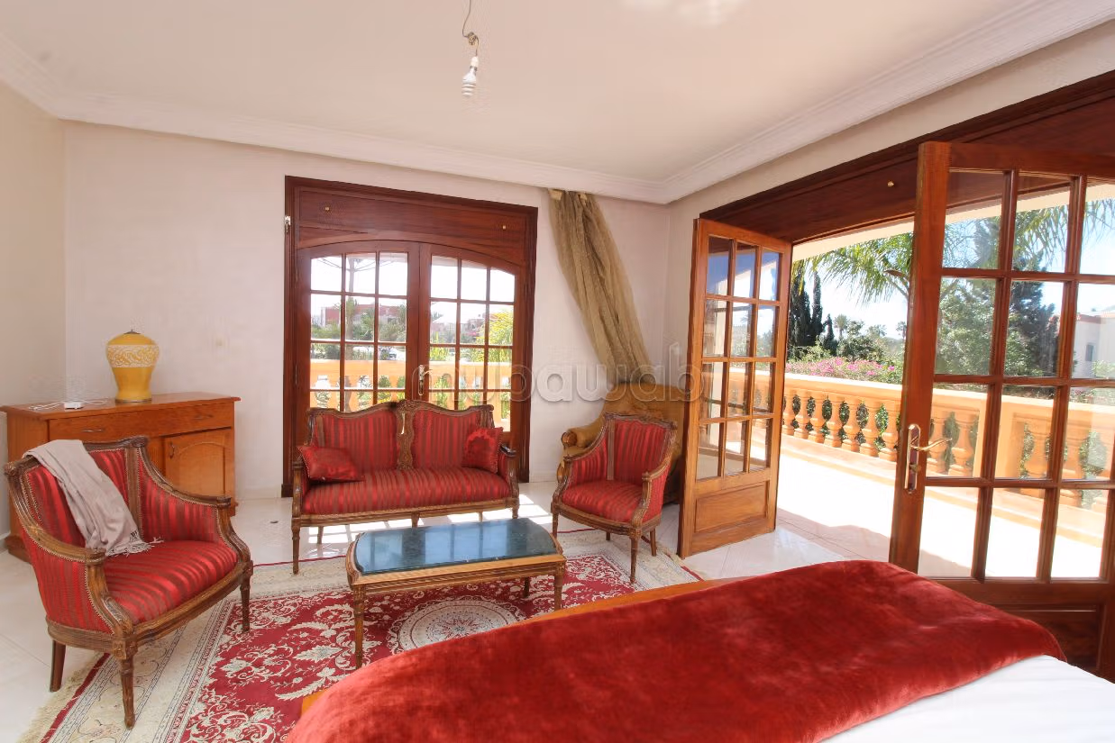 Luxury villa for sale. 8 large living areas. Green area, Balcony. 