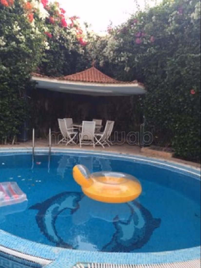 Luxury villa for sale. 8 large living areas. Green area, Balcony. 