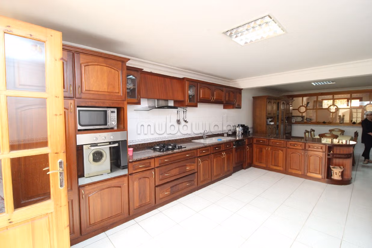 Luxury villa for sale. 8 large living areas. Green area, Balcony. 