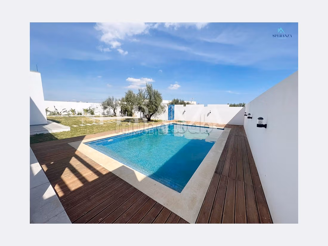Eccezionale villa in affitto a Hammamet Sud. 3 belle camere da letto. Impianto di aria condizionata e piscina. 