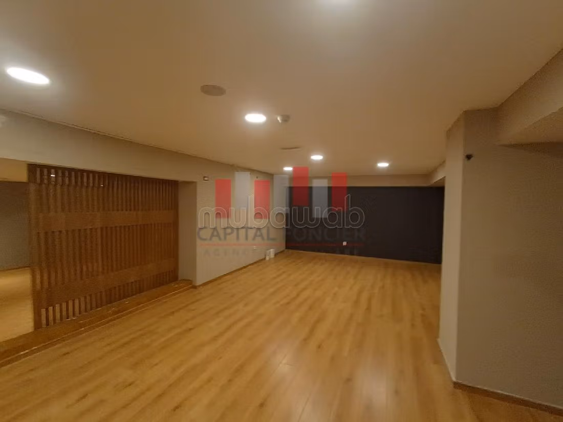 Offices & shops to rent in Racine