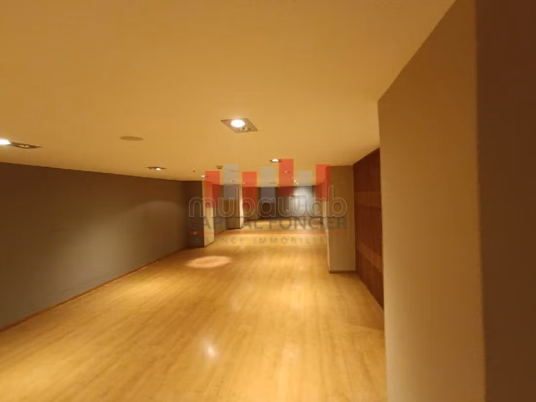 Offices & shops to rent in Racine