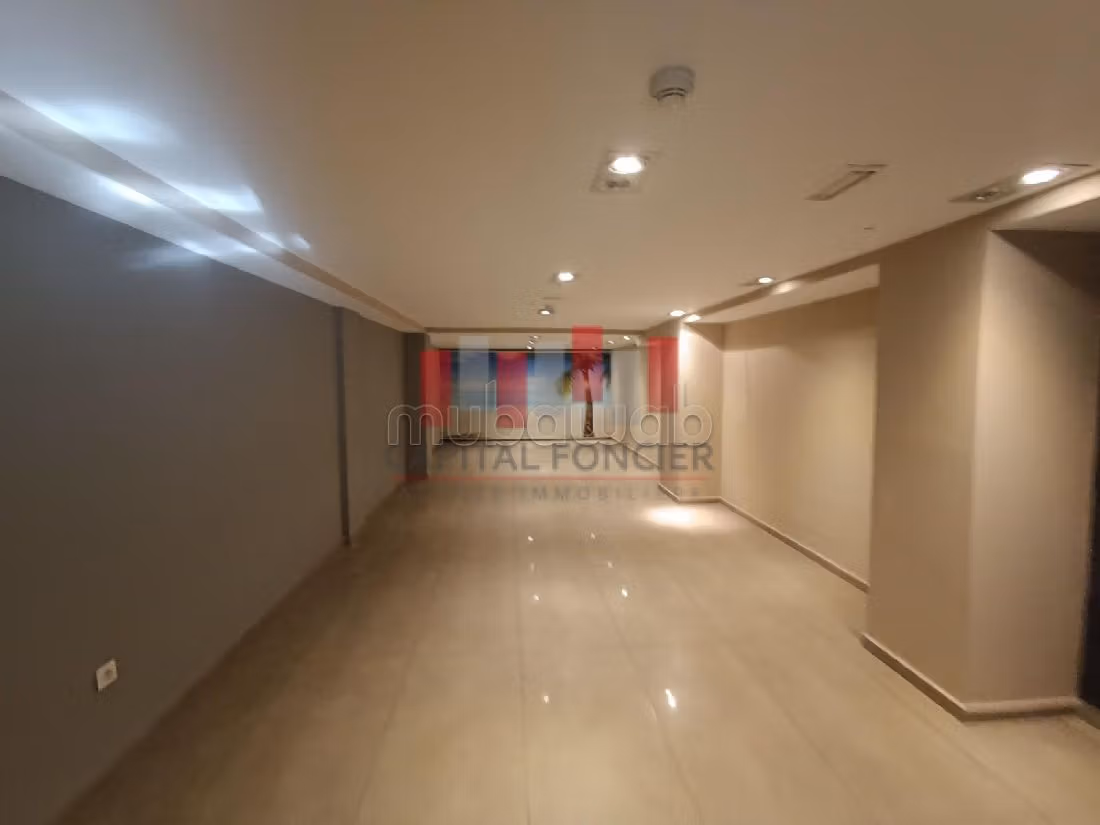 Offices & shops to rent in Racine