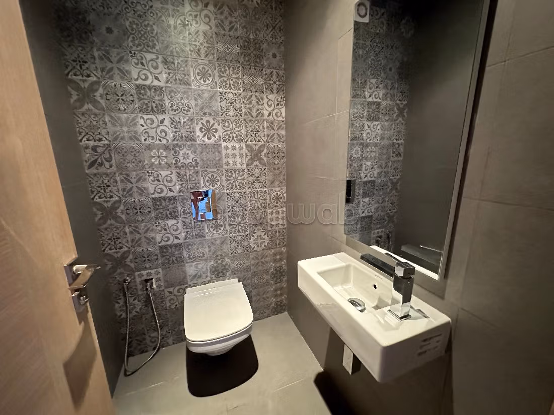 Apartment for sale in Cité Ennasr 2. 4 rooms. Furnishings. 