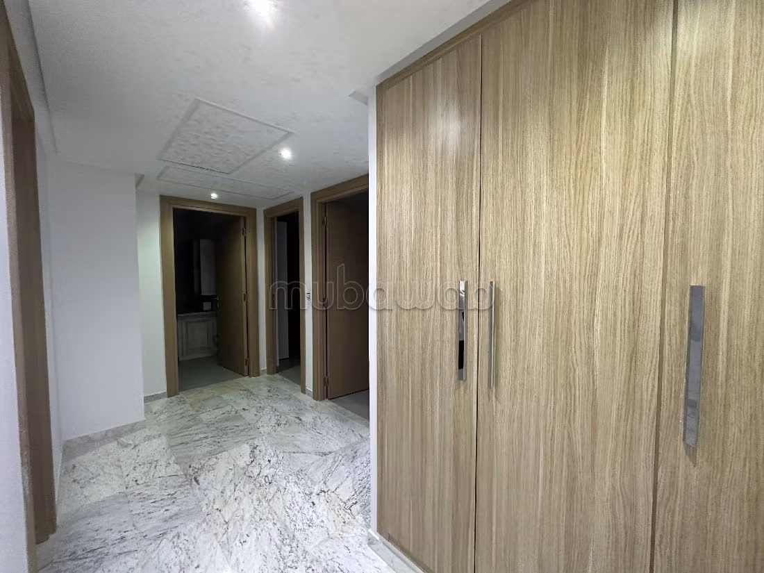 Apartment for sale in Cité Ennasr 2. 4 rooms. Furnishings. 