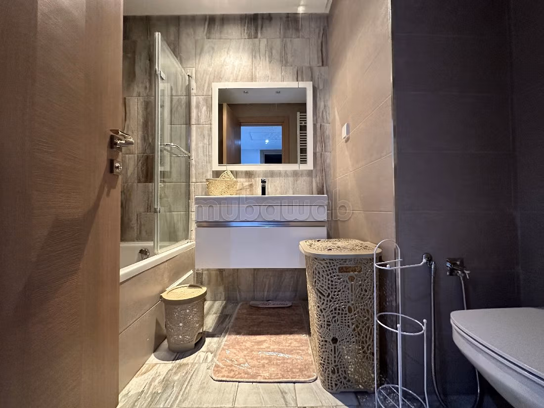 Apartment for sale in Cité Ennasr 2. 4 rooms. Furnishings. 