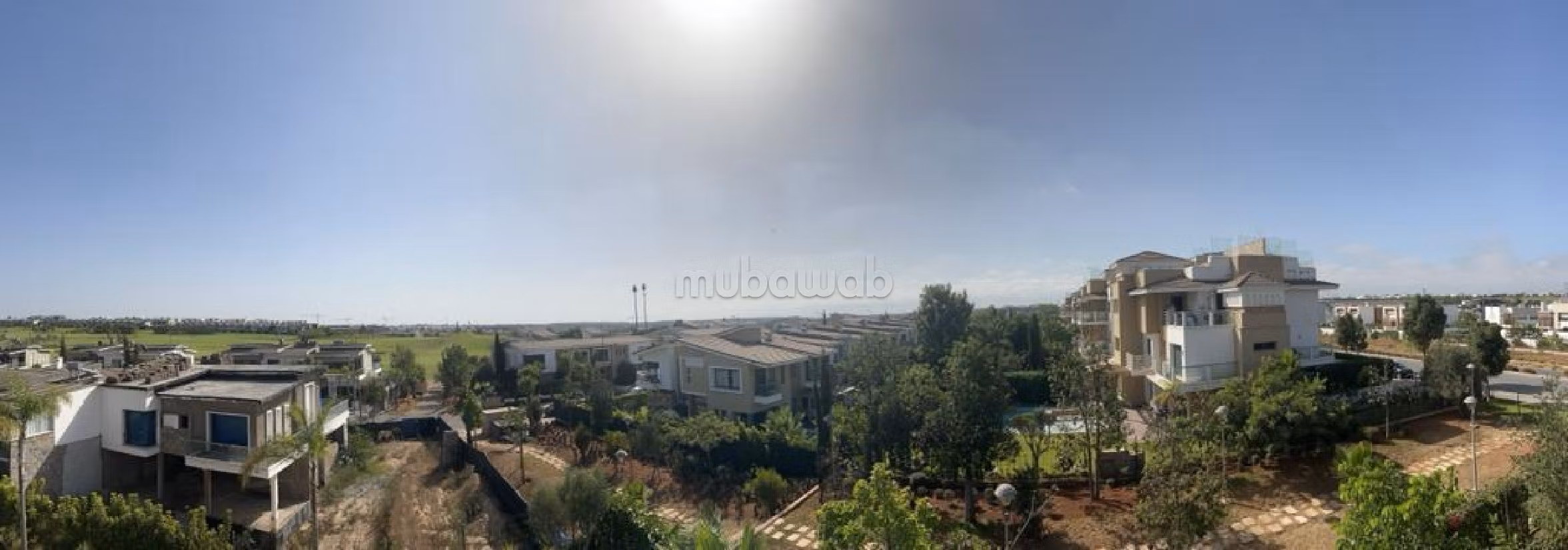 شقة جميلة للبيع ببوسكورة. المساحة 255 م². صالون مغربي، و خدمة الأمن والحراسة.