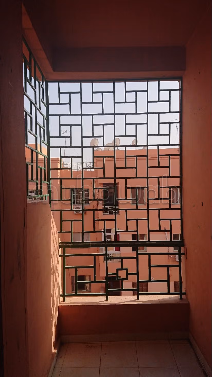 Appartamento in vendita a Route Casablanca. 2 belle camere da letto. Finestre con doppi vetri e porta blindata. 