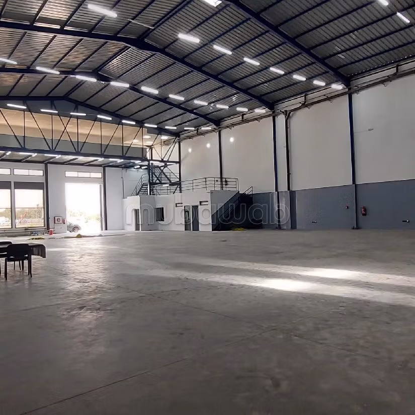 Oficinas y locales comerciales en alquiler en Franceville