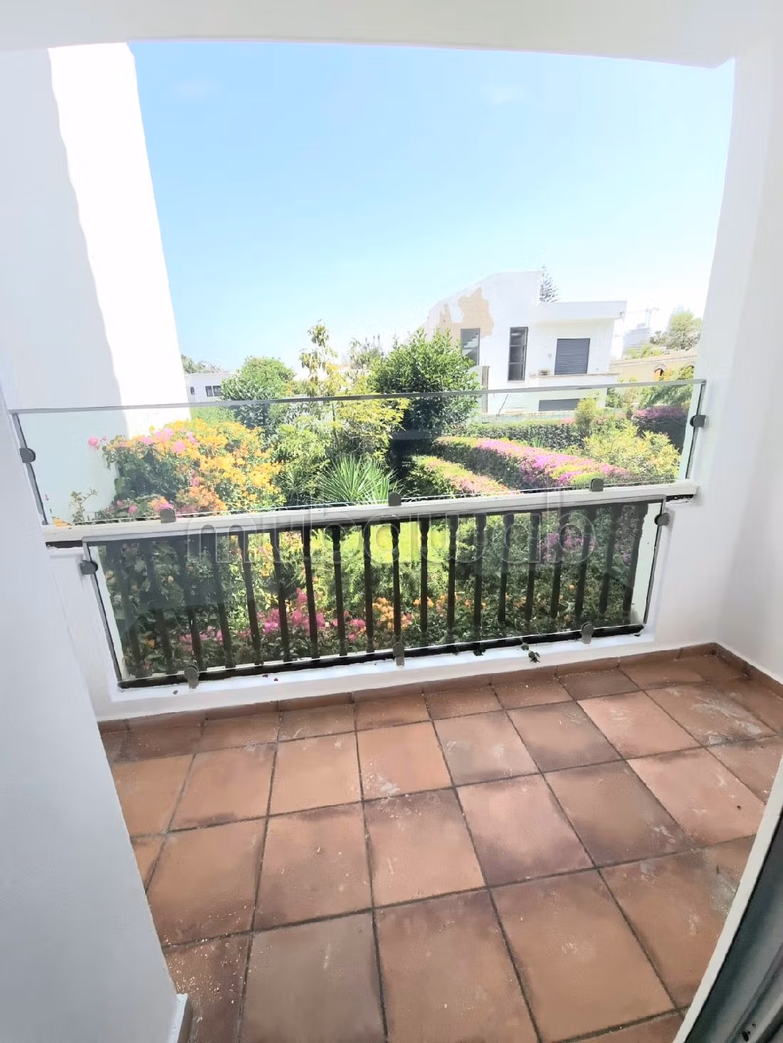 Piso en alquiler en CIL (Hay Salam). 6 habitaciones. Conserje y aire condicionado. 